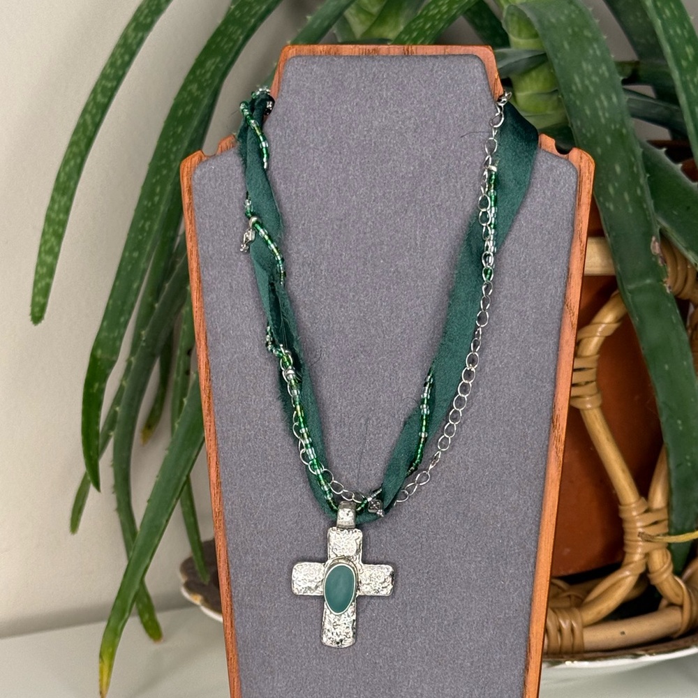NWT Free People Boho Green Beaded Cross Pendant Long Ribbon Necklace - Picture 2 of 9